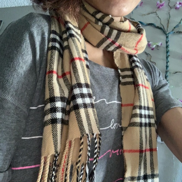 Burberry cashmere classic scarf - Picture 7 of 8